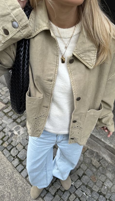 Cream Button Down Shirt Outfit, Neutral Button-up Top With Buttons, Winter Beige Button-up Shirt, Basic Neutral Outfit, Winter Beige Button-up Dress, Beige Button-up Winter Dress, Everyday Brown Button-up Shirt, Button Down Shirt Outfit, Winter Inspo