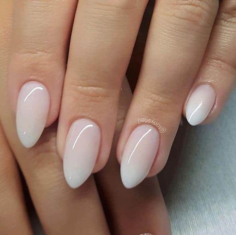 White Almond Nails, Ombre Manicure, Natural Nail Designs, Milky Nails, Almond Shape Nails, Almond Acrylic Nails, Homecoming Nails, Winged Eyeliner, Chic Nails