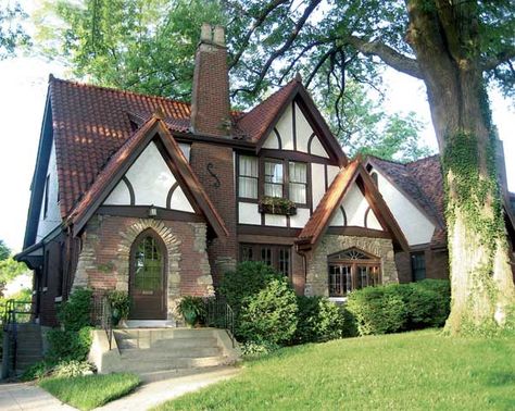 A Guide to Tudor Homes: From storybook homes to grand manors, the Tudor style will capture your imagination. English Tudor Homes, Tudor Cottage, Storybook Homes, Tudor Style Homes, Storybook Cottage, Casas The Sims 4, Arts And Crafts House, Tudor House, Tudor Style