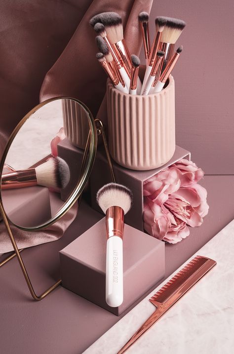 Rose Gold Makeup Brushes, Boho Makeup, Funky Makeup, Glam Aesthetic, Contour Highlight, Casual Makeup, Makeup List, Work Makeup, Basic Makeup