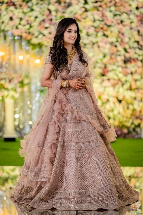 Indian Gowns Reception, Reception Look Bride Indian Lehenga, Gown For Engagement Indian, Engagement Photos Outfits Indian, Engagement Looks For Indian Bride, Reception Poses, Indian Wedding Reception Outfits, Marriage Photoshoot, Engagement Dress For Bride