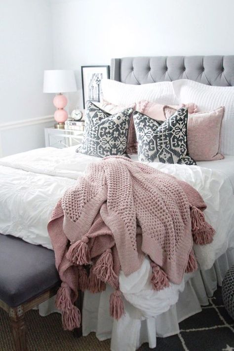 Grey and White Bedroom Ideas: Create Rooms of High Class | Decoholic Pink And Grey Bedding, Interior Design Bedroom Master, Interior Design Bedroom Teenage, Pink And Grey Room, Bedroom Throw, Grey Bedroom Decor, Bedroom Decorating Ideas, Grey Room, Decor Pillows