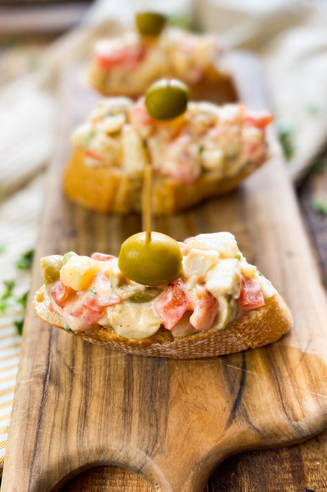 5 Classic Spanish Pinchos | Quick & Simple Tapas Recipes Spanish Pinchos Recipes, Spanish Pinchos, Pintxos Recipes, Seafood Appetizers Easy, Spanish Potatoes, Tapas Party, Spanish Appetizers, Spinach Tortilla, Tomato Bread