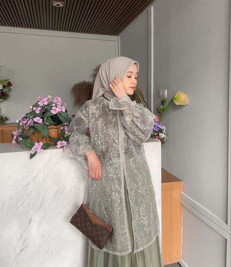 Ramadhan Dress, Kebaya Sage, Dress References, Festival Dresses, Kebaya Lace, Ootd Hijab Casual, Gamis Dress, Kebaya Brokat, Muslim Outfits Casual