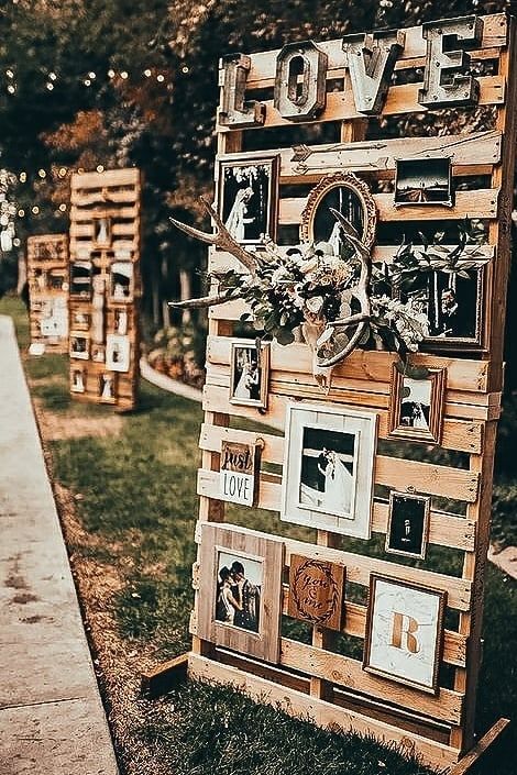 Wedding Photo Display, Country Western Wedding, Western Themed Wedding, Country Theme Wedding, Creative Wedding Photo, Future Wedding Plans, Outdoor Wedding Decorations, Photo Display, Cute Wedding Ideas