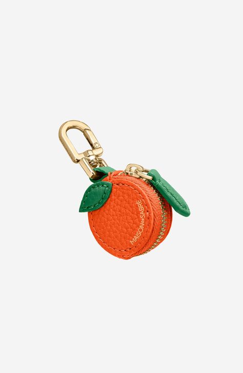 The delicious new way to personalise. Crafted using upcycled offcuts from our signature full-grain leather, The SABREMOJI Fruit Charm securely attaches to an infinity of accessories including handbags, garment tags and keys. Designed in five limited edition seasonal fruits, it safeguards the Apple AirTag through perfect fitment and a high polish brass zipper to prevent internal movement. Tag and track your valuables or secure small valuables and coins — it’s new-look statement personalisation. C Disney Minimalist, Seasonal Fruits, Apple Airtag, Cute Wallets, Unique Purses, Cheap Gifts, Summer Gift, Purse Accessories, Girly Jewelry