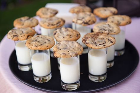 Milk and cookie shots - A delicious shot alternative for the sweetest of weddings and one that can be enjoyed by all ages. It shouldn't give you a weightless feeling either! Cookie Shots, Wedding Food Stations, Wedding Snacks, Cookies And Milk, Reception Food, Food Stations, Late Night Snacks, Milk Cookies, Milk N Cookies