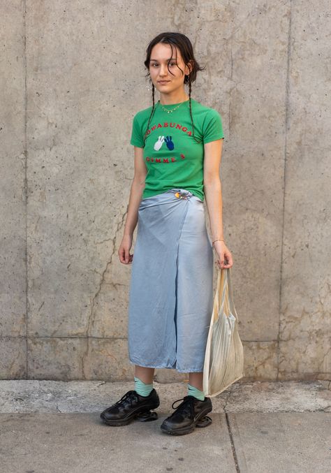 Tmnt Reference, Socks Inspiration, Nyc Looks, Hel Looks, Hippie Grunge, Ladies Outfits, Outfit Vintage, Amazing Hair, A Skirt