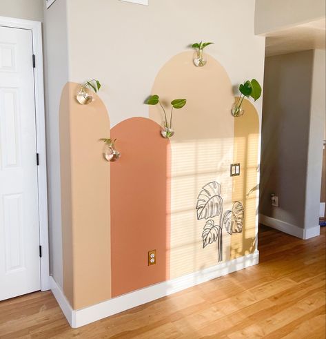 Arch Design Painting, Diy Arch Accent Wall, Green Arches On Wall, Cute Accent Walls, Boho Arch Wall Paint, Painting Arch On Wall, Painted Arch Accent Wall, Arch Accent Wall, Boho Accent Wall