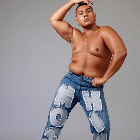 Do you know what the world needs more of? Plus-size male models and femme presenting male models being included in fashion!! We found the perfect article to articulate how we feel about it. Read it here: https://bit.ly/3MX46YX #proudtobeplussized #normalizenormalbodies #supersizemystyle #becauseitsmybody #thecurvyfashionista #makemysize #plussizestylewatch #stylehasnosize #plussizeootd #plussizeblogger #plussizeclothing Plus Size Torso Reference, Dynamic Plus Size Pose, Plus Size Drawing Reference Poses Male, Male Body Types Reference, Men Body Types, Pinup Reference, Male Body Types, Fat Models, Plus Size Male Fashion