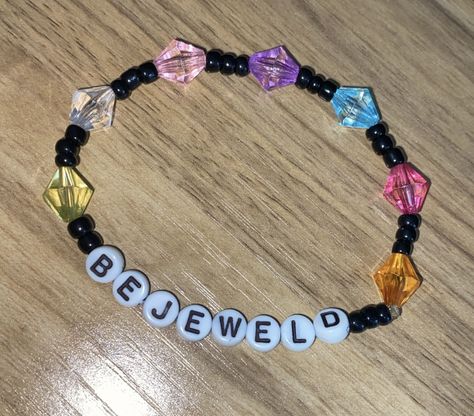 Taylor Swift Bracelets Bejeweled, T Swift Bracelet Ideas, Exile Bracelet Taylor Swift, Orange Taylor Swift Bracelet, Shake It Off Taylor Swift Bracelet, Taylor Swift Friendship Bracelet Unhinged, August Friendship Bracelet Taylor Swift, Yntcd Taylor Swift Bracelet, New Romantics Bracelet