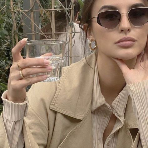 Alternative Luxe, Lucy Watson, Magnolia Park, 가을 패션, Gold Hoops, Instagram Foto, Round Sunglass Women, Gold Hoop, Gold Hoop Earrings