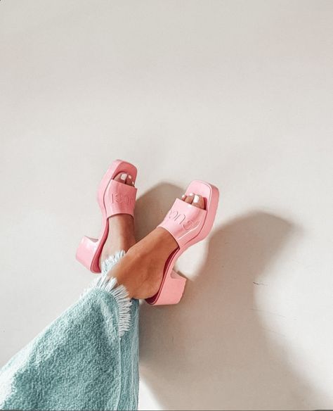 Pink Gucci Shoes, Estilo Kylie Jenner, Dr Shoes, Lunar Calendar, Fresh Shoes, Shoe Inspo, Aesthetic Shoes, Shoe Closet, Fall Shoes