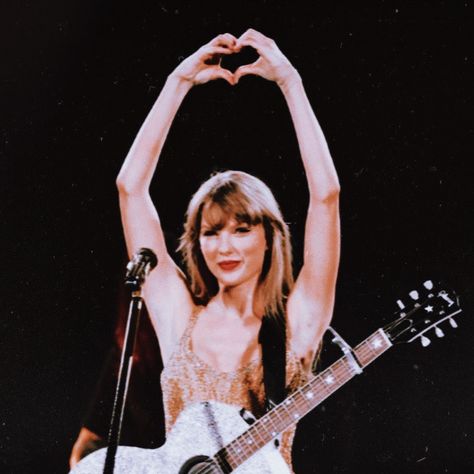 Taylor Swift Doing Heart Hands, Fearless Heart Taylor, Taylor Swift Doing A Heart, Fearless Heart Eras Tour, Taylor Swift Fearless Heart Hands, Taylor Swift Heart Hands Eras Tour, Taylor Swift Fearless Heart, Fearless Heart Hands, Taylor Swift Heart Hands