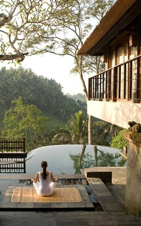 Ashtanga Vinyasa Yoga, Villa Bali, Meditation Retreat, Bali Hotels, Yoga Iyengar, Ubud Bali, Yoga Photography, Vinyasa Yoga, Dream Lifestyle