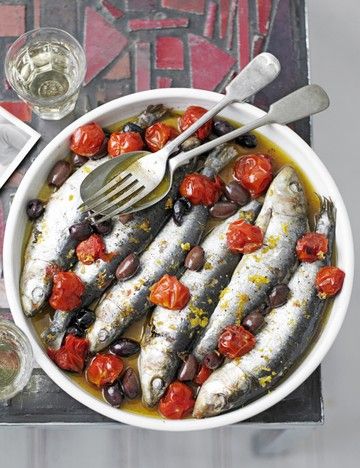 Roasted Sardines, Sardines Benefits, Sardine Recipes Canned, Sill Recept, Fish Dishes Recipes, Gourmet Seafood, Sardine Recipes, Seafood Tower, Healthy Fish