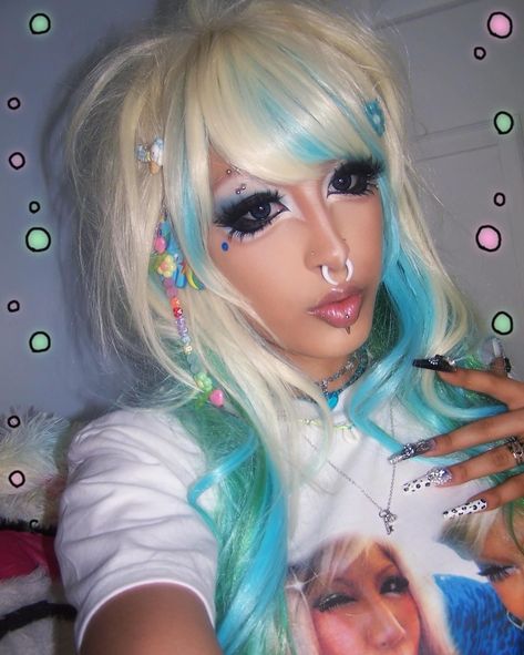 bluuuuueee🌀🐬🌺✨🌈 shirt by bae @chogongal nails also by bae @klawzbymarkus ^_^💕💅🏼 lenses from @pinkyparadisedotcom in g&g big circle blue #gyaru #manbagyaru #ギャル #gaijingyaru Blue Gyaru Outfit, Gyaru Lagoona, Blue Gyaru, Manba Gyaru, Gyaru Aesthetic, Gyaru Style, Body References, Gyaru Makeup, Lagoona Blue