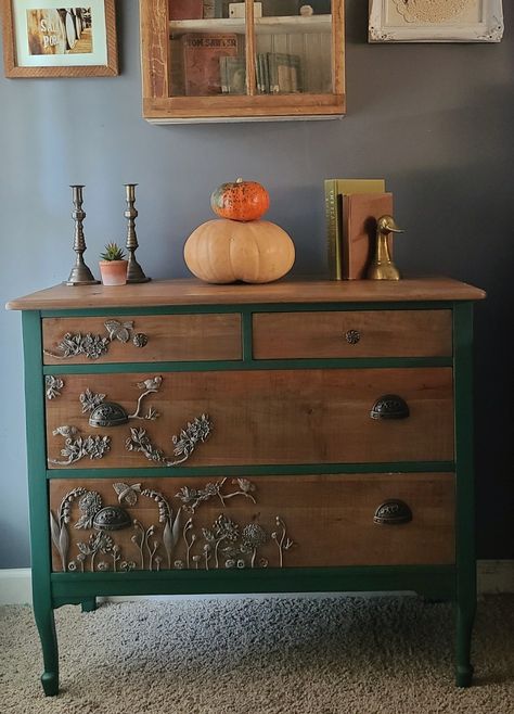 Project Furniture, Furniture Flipping Dresser, Dresser Rehab Ideas, Dresser With Flowers, Whimsigoth Furniture Diy, Revamped Furniture, Cool Dresser Ideas, Repainted Dresser, Anthropologie Dresser Diy