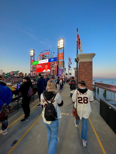 Giants Game Aesthetic, Sf Giants Game Outfit, Sf Giants Aesthetic, Baseball Game With Friends, Baseball Game Picture Ideas, Giants Game Outfit Women, Sf Giants Outfit Women, Giants Baseball Game Outfit, Baseball Game Instagram Pictures