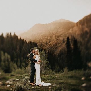 Tipsoo Lake, Forest Theme Wedding, Wedding Portrait Poses, Utah Mountains, Fall October, Rainy Wedding, Mt Rainier, Wedding Session, Lake Wedding