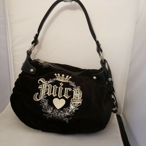 Juicy Couture Womens Black Velour Purse Medium Heart Born In Glamorous USA #JuicyCouture #handbag Cute Black Purse, Purses Y2k, Silver Bag, Velvet Purse, Leather Clutch Wallet, Silver Bags, Couture Handbags, Fancy Bags, Luxury Purses