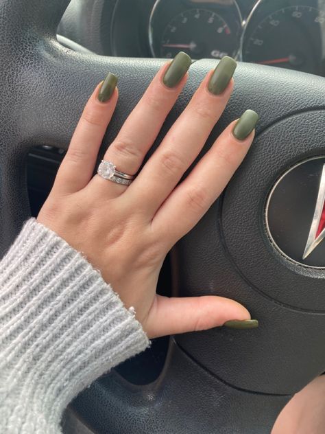 Dip powder nails with a matte top coat. Army green dip powder. Army Green Dip Nails, Green Powder Dip Nails, Green Dip Powder Nails, Fall Nails Ideas Dip Powder, Army Green Nails, Powder Blue Nails, Nail Dipping Powder Colors, Green Dip, Green Dips