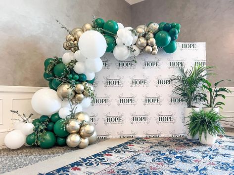 Bringing the beauty of nature indoors with our stunning and elegant balloon garland in gold, white, and green, accented with fresh greenery and eucalyptus! 🎈🌿✨ Green And White Balloon Decor, Green And White Decorations Party, Green And Silver Balloon Garland, Photo Area, Corporate Events Decoration, Silver Balloon, Class Reunion, Balloon Backdrop, White Balloons