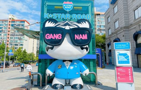 Visiting K-Star Road in Gangnam Places To Visit In Seoul, Seoul Attractions, Traditional Korean House, Beach At Night, Ft Island, Girls' Generation, Made My Day, K Pop Star, Korea Travel