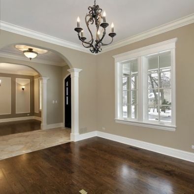 Dark wood floors and white baseboards/ window trim :). by TEXFLYERS White Baseboards, Baseboard Styles, Traditional Design Living Room, Living Room Wood Floor, Bedroom Traditional, Beautiful Flooring, Hardwood Floors Dark, Plafond Design, Dark Wood Floors