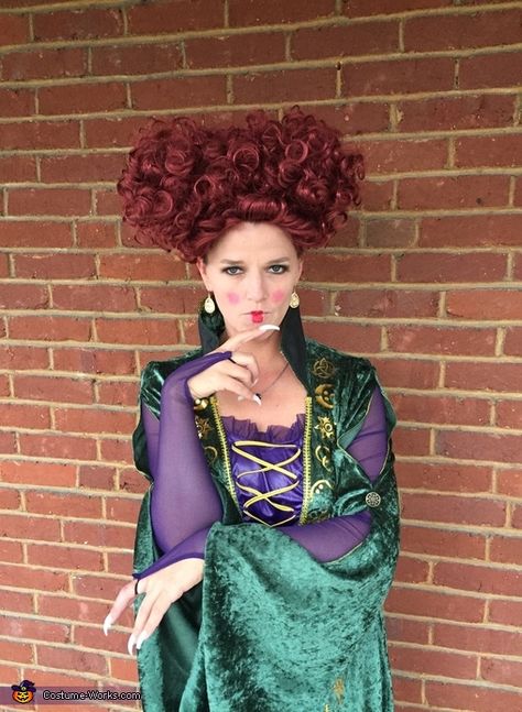 Hocus Pocus Makeup Winifred, Diy Winifred Sanderson Costume, Winifred Sanderson Costume Diy, Hocus Pocus Winifred Costume, Winifred Sanderson Hair, Winifred Sanderson Makeup, Winifred Costume, Winnifred Sanderson, Redhead Halloween Costumes