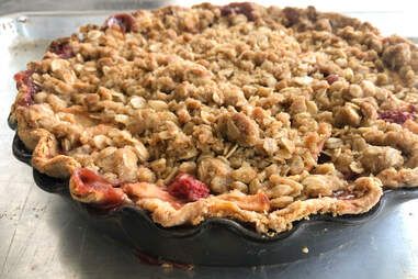 Apple Cherry Pie, Apple Crumb Pie Recipe, Strawberry Rhubarb Pie Filling, Cherry Crumb Pie, Cherry Pie Filling Recipes, Apple Crumb Pie, Crumb Pie, Cherry Crumble, Apple Crumble Pie