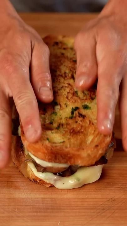 Bagel Sandwiches, Texas Toast, Steak Sandwich, حلويات صحية, Good Eat, Deilig Mat, Food Recepie, Food Videos Cooking, Interesting Food Recipes