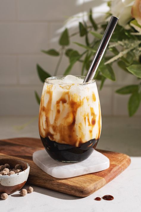 This brown sugar milk boba tea has a delicious caramelized brown sugar flavour with chewy tapioca pearls. It's so easy to make with only 3 ingredients! #boba #bubbletea | teakandthyme.com Boba Brown Sugar Aesthetic, Brown Sugar Boba Milk Tea, Milk Tea Aesthetic, Milk Boba Tea, Brown Sugar Bubble Tea, Ava Aesthetic, Brown Sugar Milk Tea, Brown Sugar Milk, Brown Sugar Boba