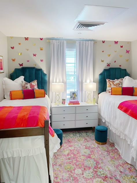 really bold colors without being too busy!  preppy inspo as well! Dorm Ideas Preppy, Designer Dorm Rooms, Hot Pink And Blue Dorm Room, Colorful Dorm Room Ideas Preppy, University Dorm Room Decor Color Schemes, Dorm Room Carpet, Pink And Teal Dorm Room, Ou Cross Village Dorm, Sec Dorm Rooms