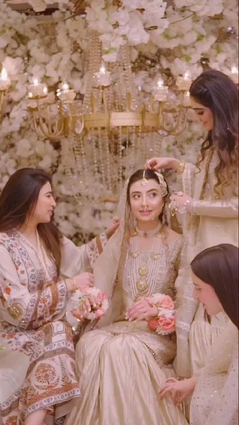 Nikkah Videos, Nikah Video, Pakistani Marriage, Nikah Bride, Bride Groom Photoshoot, Unusual People, Nikah Ceremony, Bridesmaid Poses, Muslim Wedding Photography