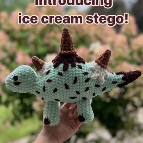 Leah | Emerald Rose Crochet (@emeraldrosecrochet) • Instagram photos and videos Bananasaurus Crochet Pattern, Cute Banana, Rose Crochet, 1000 Followers, Quick Crochet Patterns, Quick Crochet, Fun Cute, No Sew, Crochet Designs