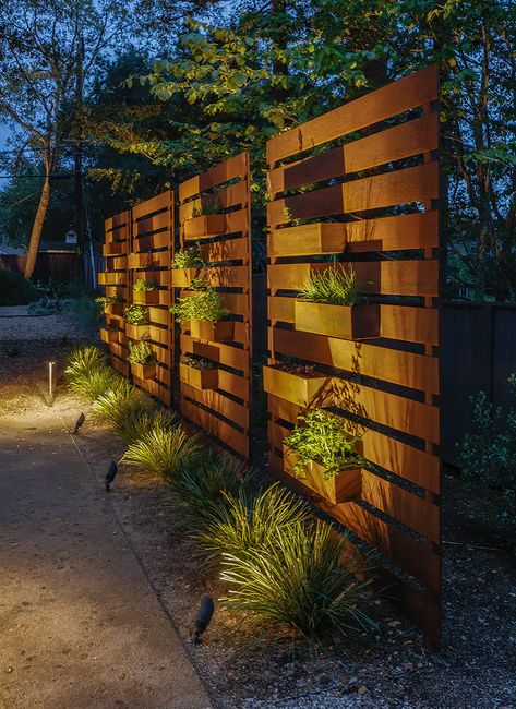 Landscape Spotlights, Privacy Fence Designs, Design Hallway, Backyard Privacy, Entrance Interior, Hemma Diy, Privacy Screen Outdoor, Outdoor Privacy, Fence Landscaping