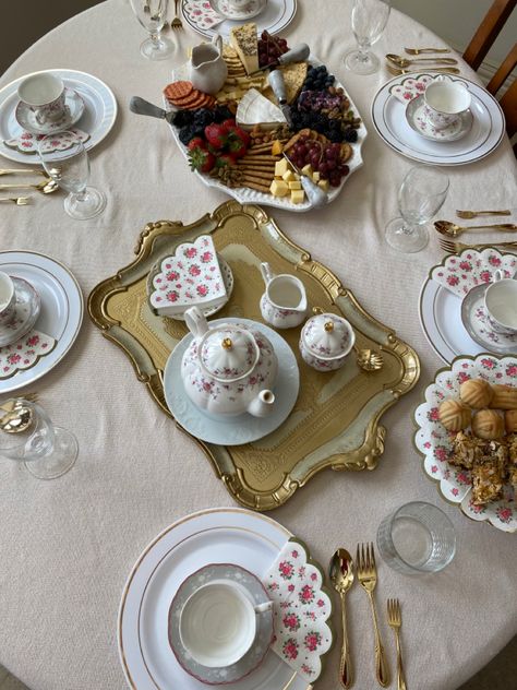 High Tea Mood Board, How To Set A Tea Table, Hosting Tea Party, Afternoon Tea Party Table Settings, Afternoon Tea Ideas At Home, Tea Parties Aesthetic, Afternoon Tea Tablescape, Tea Set Up, Tea Party Table Set Up