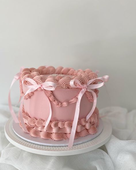 🎀 Vintage Bow Cake🎀 I really like this trend of bows,cakes with them are so cute. #vintagecake#bowcake#birthdaycake#birthdaygirl#birthdaycakeideas#pinkcake#colourmill#colourmillmade#buttercreamcakes#buttercreamcake#buttercreamfrosting#21thbirthday#21thbirtdaycake#acdc#acdnmember#orchidcakesaus#cakecakecake#northkellyville#cakesydney#cakestagram#cakedesign Coquette Baby Shower Cake, Valentine Smash Cake, Bow Smash Cake, Bow Theme Cake, Pink Bow Baby Shower Cake, Bow Cake Aesthetic, Bow Baby Shower Cake, Vintage Cake With Bows, Bow Desserts