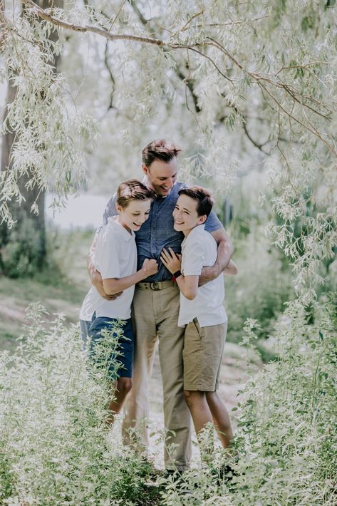 Father And Older Sons Photoshoot, Father Sons Photoshoot, Family Photoshoot With Teenage Boys, Family Photos Teenage Boys, Dad And Sons Photography, Family Photos With Older Boys, Father And Sons Photoshoot, Father And Son Photography Older, Family Photos With Teenage Boys