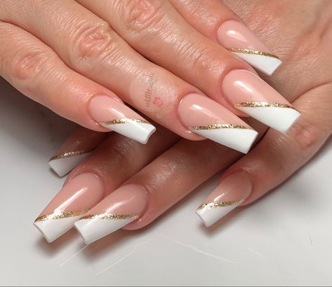 French Tip Acrylic Nails With Gold Line, Ceo Nails, Gold Line Nail Design, French Tip With Gold Line, Apres Nails, Line Nail Designs, Mail Inspo, Mauve Nails, Medium Nails