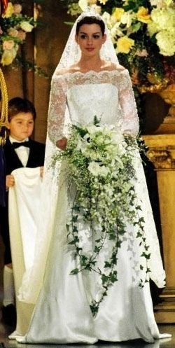 Movie Wedding Dresses, Prințesa Diana, Princess Diaries 2, Tv Weddings, Princess Diana Wedding, Diana Wedding, Iconic Weddings, Wedding Movies, Royal Wedding Dress