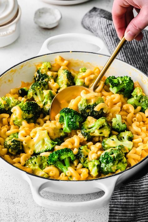 This simple broccoli mac and cheese recipe takes your mac up a notch with a serving of veggies! Max And Cheese With Broccoli, Creamy Broccoli Mac And Cheese, Easy Lunch Pasta, Brocolli Mac And Cheese, Broccoli Mac And Cheese Recipe, Mac And Cheese Creamy, Broccoli Mac And Cheese, Food Meme, Mac And Cheese Sauce