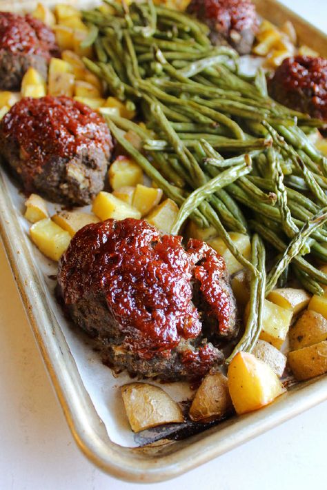 Mini Meatloaf Sheet Pan Meal 4 Roast Pan Recipes, Sheet Pan Mini Meatloaf With Vegetables, Meat Sheet Pan Dinners, Sheet Pan Mini Meatloaf And Potatoes, One Pan Meatloaf Dinner, Bake Sheet Pan Meals, Healthy Family Dinners Sheet Pan, Easy Healthy Prep Meals, Sheet Pan Meatloaf Recipes