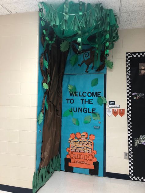 Jungle Theme Classroom Decorations, Jungle Door, Tropical Doors, Jungle Classroom, Door Decoration Ideas, Jungle Theme Classroom, Jungle Decorations, Door Decorating Contest, Parent Volunteers