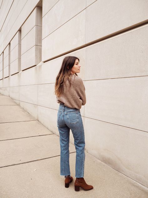 Straight Leg Jeans Outfits, Ripped Jeggings, Looks Jeans, Look Jean, Jeans Outfit Summer, Pastel Outfit, Easy Style, Outfit Jeans, Looks Street Style