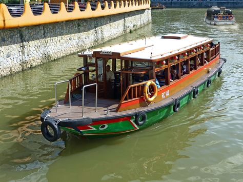 Singapore Landmark, Singapore Attractions, Fullerton Hotel, Travel Singapore, Singapore River, Visit Singapore, Skyscraper Architecture, South Bank, Boat Ride