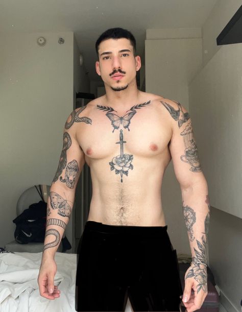 Gay Tattoo Men, Tattoed Guys, Man Full Body, Gay Tattoo, Male Body Art, Columbine Flower, Chubby Men, Men Tattoo, Full Body Tattoo