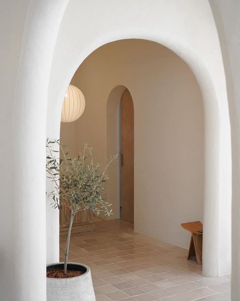 Indoor Arches: How To Get Interior Designs Latest Trend | Vaunt Design Arches In Homes, Moroccan Style House, Arch Hallway, Moroccan Spa, Arches Design, Moroccan Arch, Modern Moroccan Style, Joshua Tree House, Moroccan Style Interior