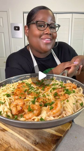 Shrimp Pasta With Heavy Cream, Creamy Scampi Sauce, Salmon Shrimp Alfredo, Seasoned Shrimp Recipes, Seafood Alfredo Pasta Recipes, Jumbo Shrimp Recipes Easy, Creamy Bowtie Pasta Recipes, Best Shrimp Alfredo Recipe, Alfredo Spaghetti Bake